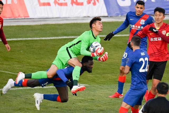 意甲-莱奥双响迪亚斯破门 AC米兰4-0那不勒斯