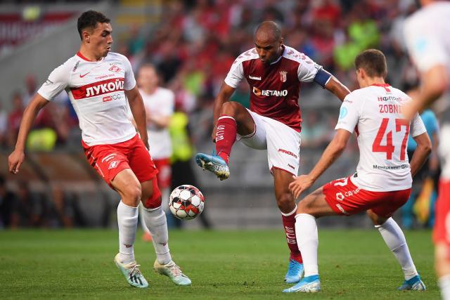 浓眉伤退詹姆斯三双 湖人大胜猛龙主场5连胜